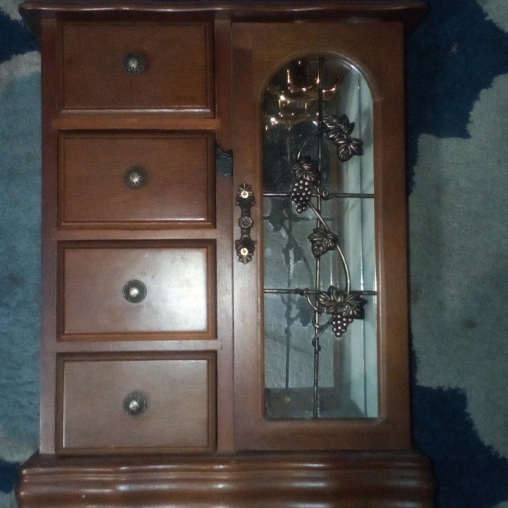 Jewelry box